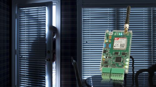 RIASZTÓ TÁVFELÜGYELET